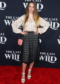 Alexis Knapp feet photo thumbnail