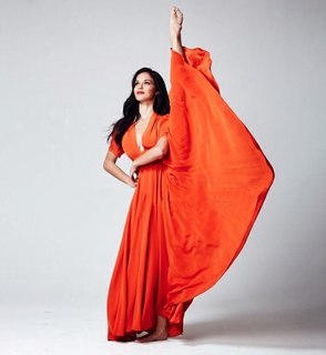 Alexis Knapp feet photo thumbnail