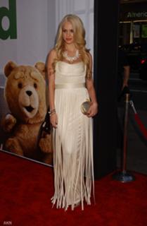 Alexis Knapp feet photo thumbnail