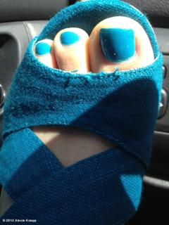 Alexis Knapp feet photo thumbnail