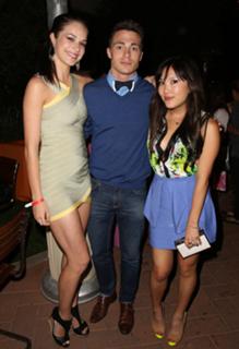 Alexis Knapp feet photo thumbnail