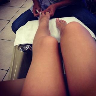 Alexis Ren feet photo thumbnail