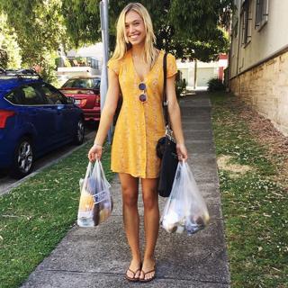 Alexis Ren feet photo thumbnail