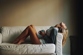 Alexis Ren feet photo thumbnail
