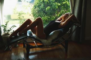 Alexis Ren feet photo thumbnail