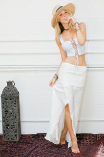 Alexis Ren feet photo thumbnail