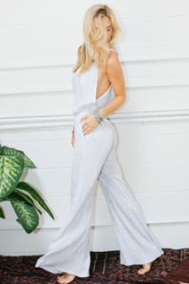 Alexis Ren feet photo thumbnail