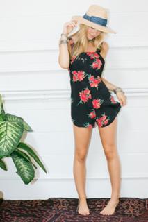 Alexis Ren feet photo thumbnail