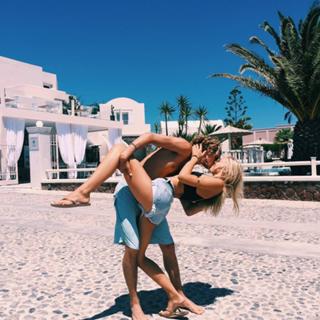 Alexis Ren feet photo thumbnail