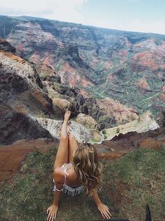 Alexis Ren feet photo thumbnail