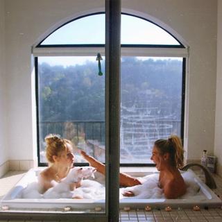 Alexis Ren feet photo thumbnail