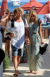 Alexis Ren feet photo thumbnail