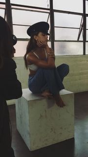 Alexis Ren feet photo thumbnail