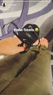 Alexis Ren feet photo thumbnail