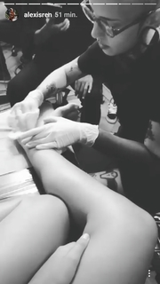 Alexis Ren feet photo thumbnail