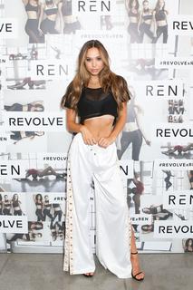 Alexis Ren feet photo thumbnail