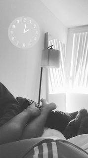 Alexis Ren feet photo thumbnail