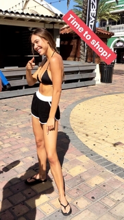 Alexis Ren feet photo thumbnail