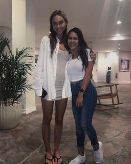 Alexis Ren feet photo thumbnail