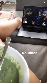 Alexis Ren feet photo thumbnail