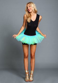 Alexis Ren feet photo thumbnail