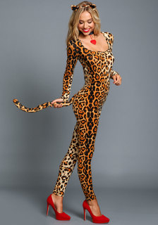 Alexis Ren feet photo thumbnail