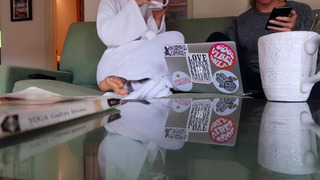 Alexis Ren feet photo thumbnail