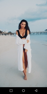 Alexis Ren feet photo thumbnail
