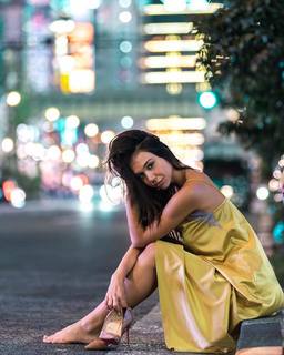 Alexis Ren feet photo thumbnail