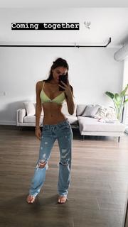 Alexis Ren feet photo thumbnail