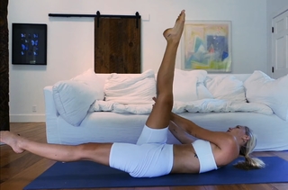 Alexis Ren feet photo thumbnail