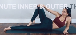 Alexis Ren feet photo thumbnail