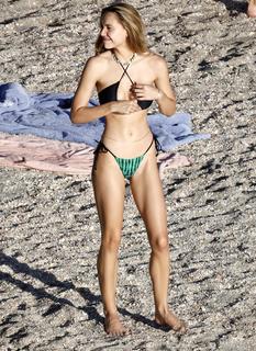 Alexis Ren feet photo thumbnail