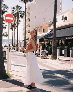 Alexis Ren feet photo thumbnail