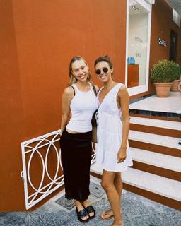 Alexis Ren feet photo thumbnail