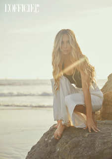 Alexis Ren feet photo thumbnail