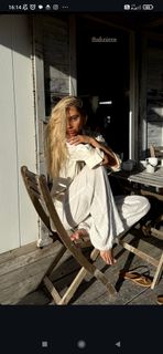 Alexis Ren feet photo 11