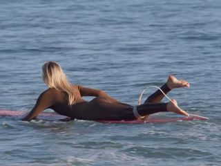Alexis Ren feet photo 6