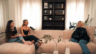 Alexis Ren feet photo 1