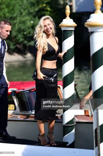Alexis Ren feet photo 9