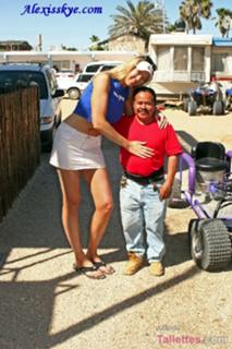 Alexis Skye feet photo 3