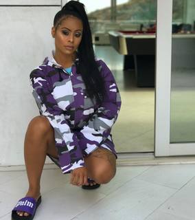 Alexis Skyy feet photo thumbnail
