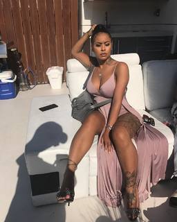 Alexis Skyy feet photo thumbnail