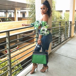 Alexis Skyy feet photo thumbnail