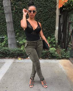 Alexis Skyy feet photo thumbnail