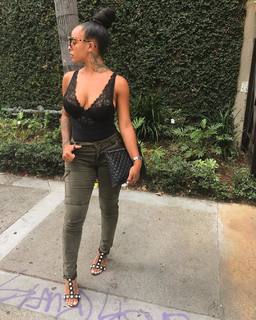 Alexis Skyy feet photo thumbnail