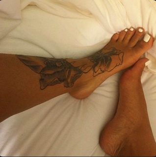 Alexis Skyy feet photo thumbnail