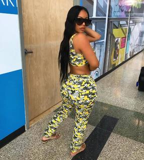 Alexis Skyy feet photo thumbnail