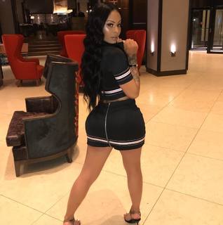 Alexis Skyy feet photo thumbnail