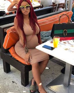 Alexis Skyy feet photo thumbnail